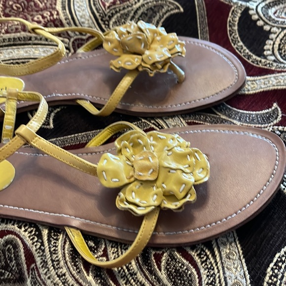 Madden girl, ADALINE yellow Paris size 10 sandal - Picture 4 of 6